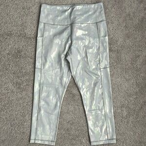ZIYA Active women’s capri leggings, size 6-8, EUC IRIDESCENT/camo pattern